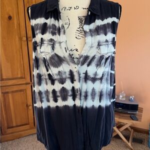 a.n.a Black and White Sleeveless Button Down Shirt